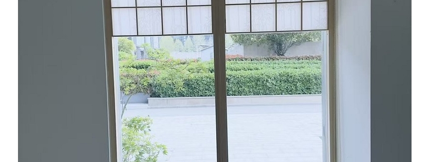 茶馆里的雪见窗：给玻璃窗穿一件会呼吸的木衣